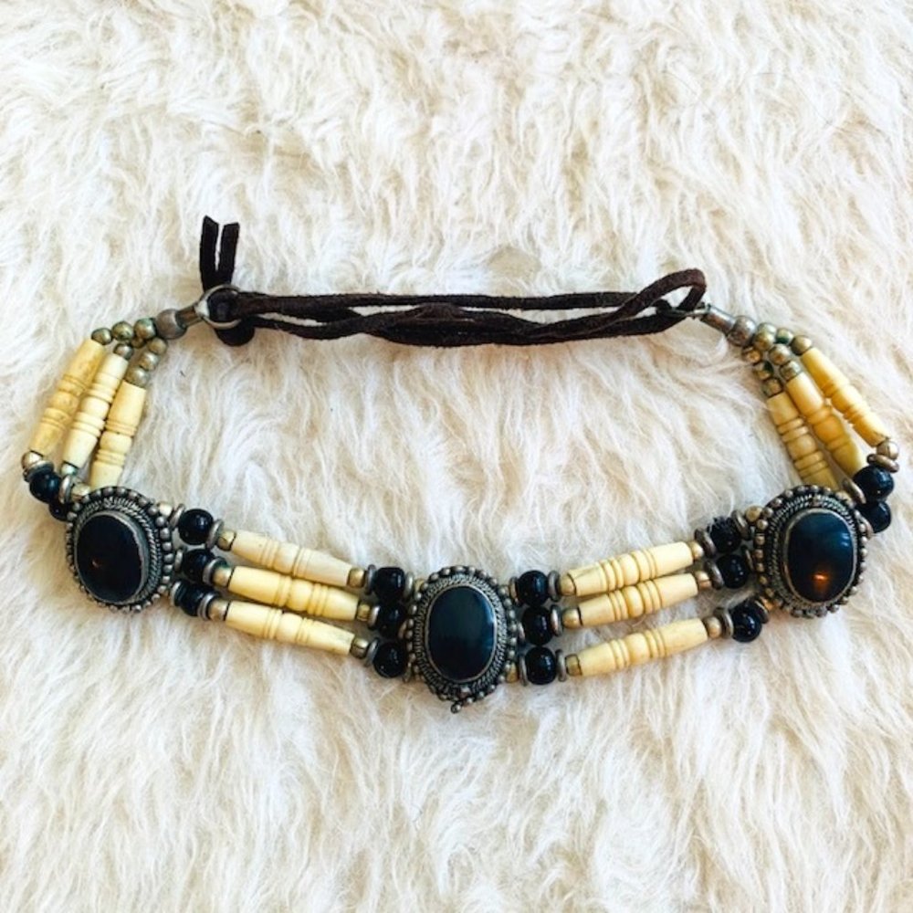Vintage Carved Choker Black Cream Stone Necklace 00's